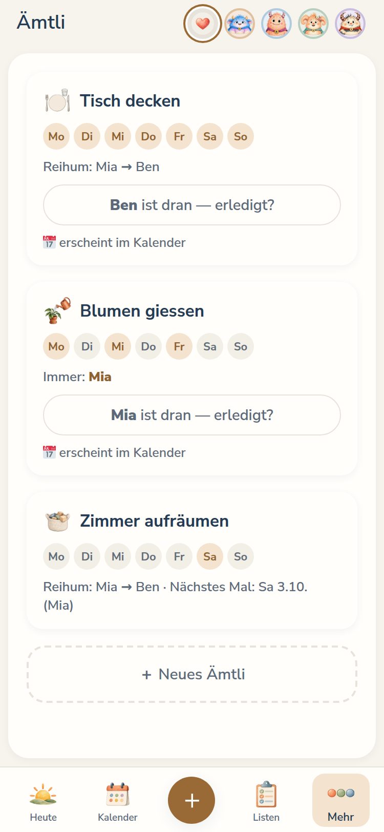 Ämtli im Familienplaner am Handy: Tisch decken reihum Mia und Ben, heute ist Ben dran; Blumen giessen immer Mia; Zimmer aufräumen am Samstag