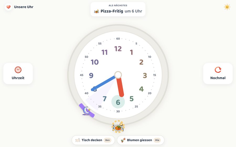 Die Familien-Uhr am frühen Abend: die Abendroutine als lila Bogen mit Mond-Perle, der Pizza-Abend als Bild am Rand, oben «Als Nächstes: Pizza-Fritig um 6 Uhr», unten die Ämtli «Tisch decken» für Ben und «Blumen giessen» für Mia, links und rechts die Knöpfe Uhrzeit und Nochmal